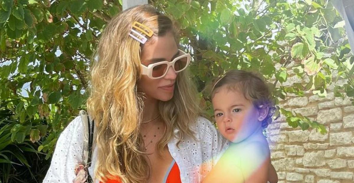 Carol Dias publica vídeo encantador ao lado da filha, Esther: ”Luz dos meus dias!”