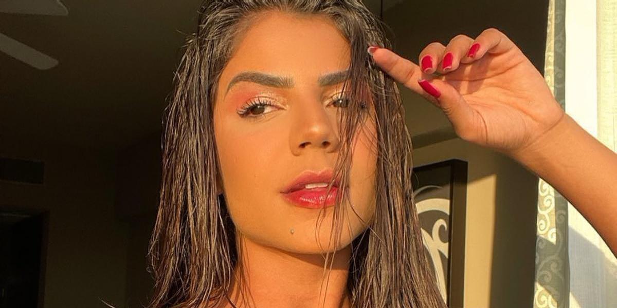 Hariany Almeida ostenta abdômen sarado em biquíni cavadíssimo: ”Um monumento”