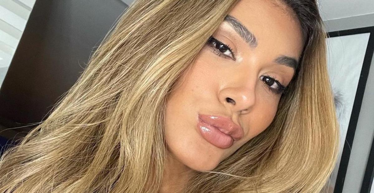 Pocah mostra look ousado para apresentação e chama atenção da web: ”Linda demais”