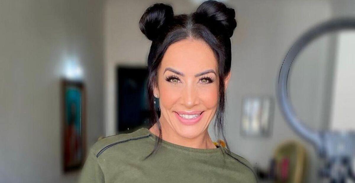 Com a filha, Scheila Carvalho combina look e beleza impressiona: ”Tal mãe, tal filha”