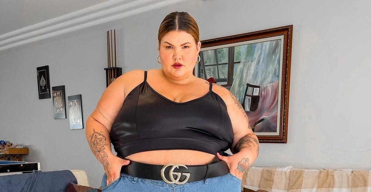 Thais Carla surge completamente nua na web e coleciona elogios: ”Maravilha de mulher”