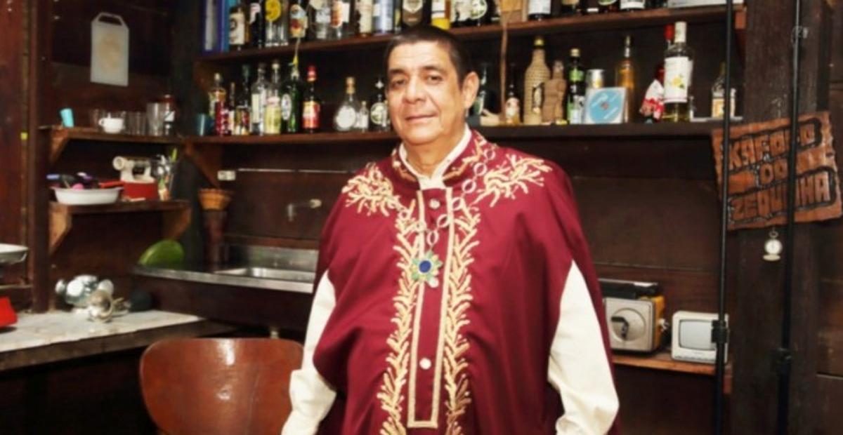Zeca Pagodinho usa fardão e medalhão em posse na Academia Brasileira de Cultura