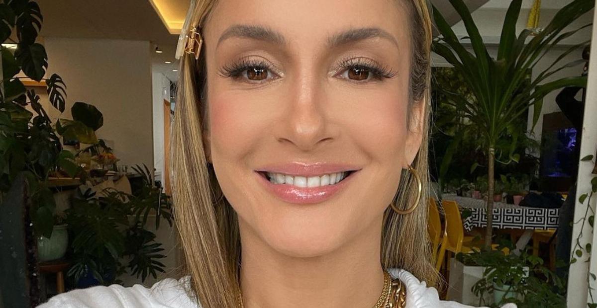 Claudia Leitte surge com look inusitado e chama atenção no Instagram