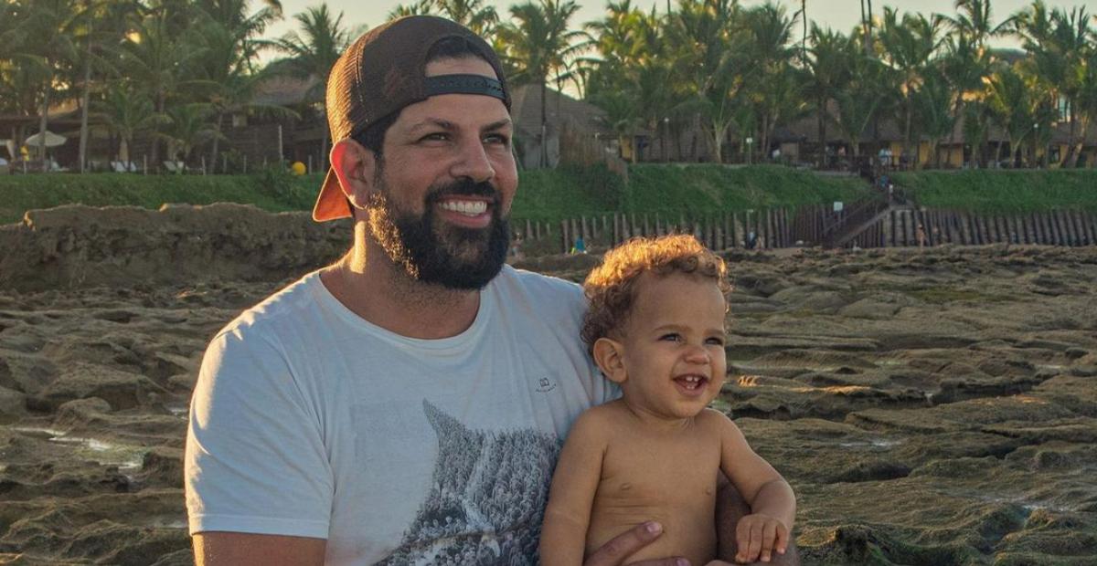 Theo, filho de Sorocaba, derrete a web ao surgir brincando com carrinho: ”Príncipe, tão lindo!”