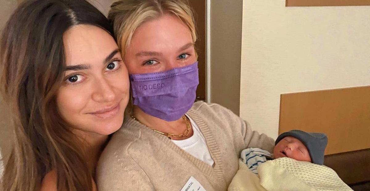 Fiorella Mattheis se emociona ao conhecer o afilhado, filho de Thaila Ayala