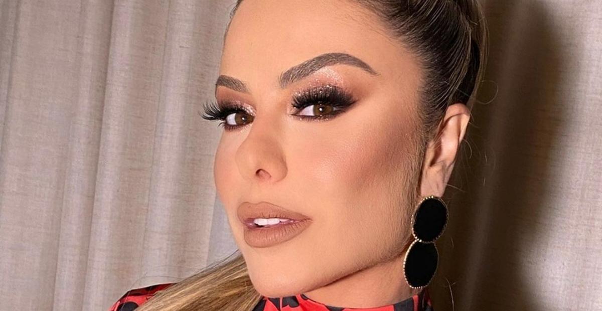 Poliana Rocha celebra a marca de 5 milhões de seguidores em rede social: ”Meu coração é amor!”