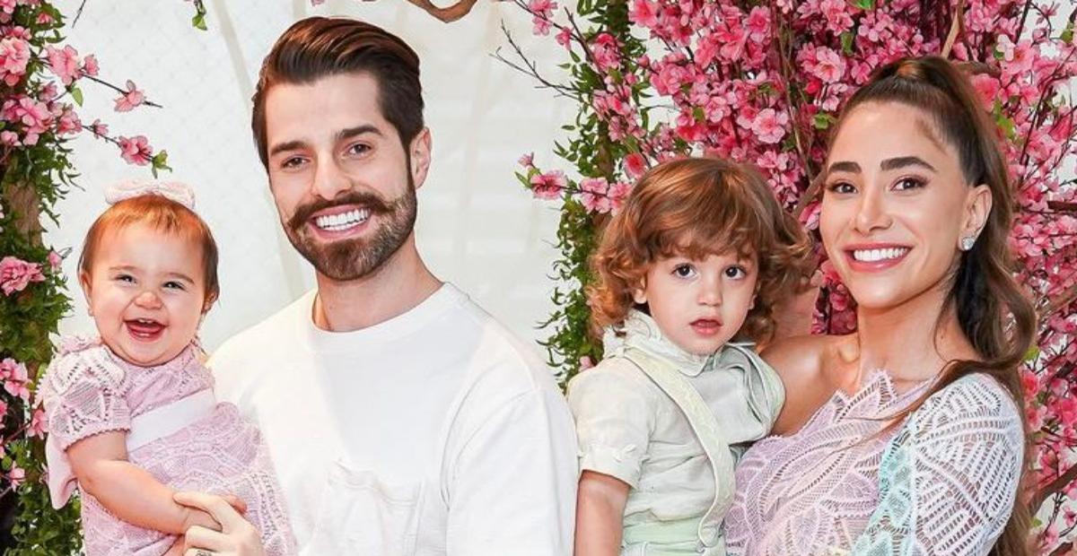 Vestida de anjinha, filha de Alok e Romana Novais encanta a web em festa de um ano