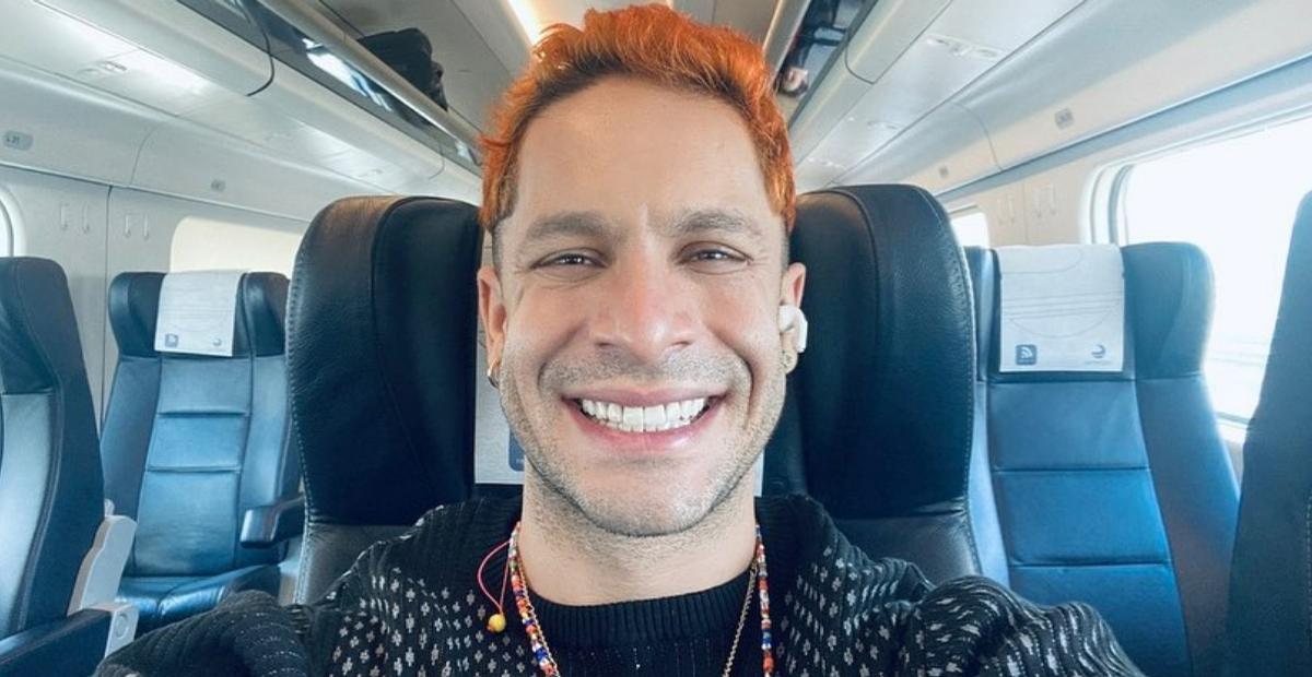 Rainer Cadete aparece caracterizado como Visky no camarim e fãs elogiam: ”Entregou tudo!”