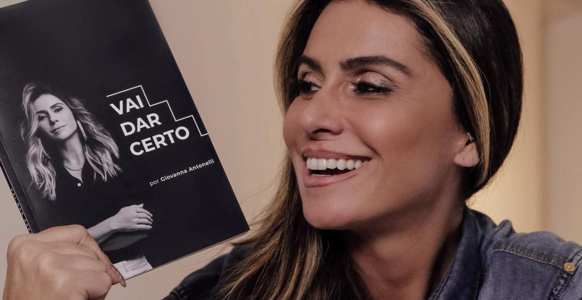 Giovanna Antonelli realiza sessão de autógrafos de seu primeiro livro na Bienal do Rio de Janeiro
