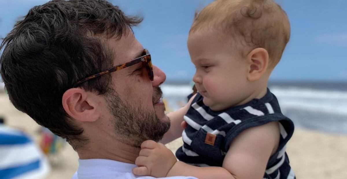 Jayme Matarazzo posta fotos com o filho e fala sobre ser pai: ”Jornada incrível”