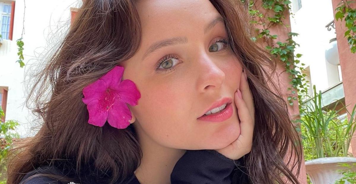 Larissa Manoela aproveita dia na praia só de biquíni e chama atenção: ”Sereia”