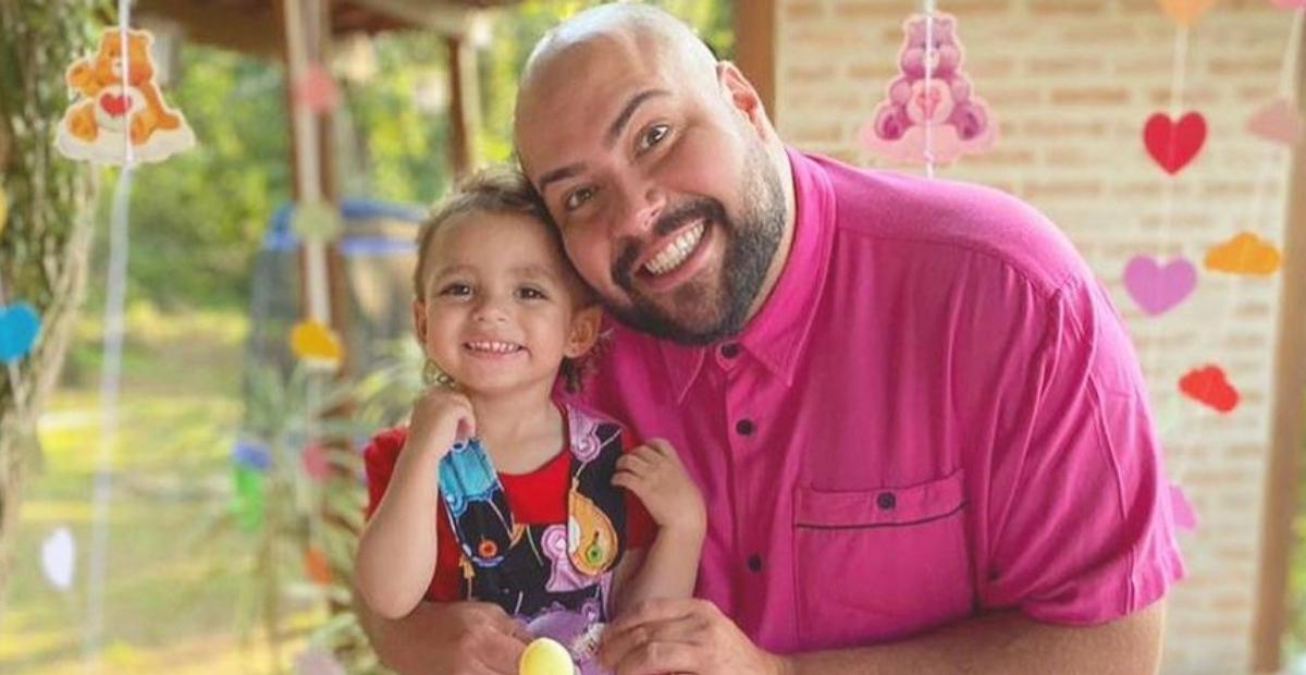 Tiago Abravanel comemora aniversário da sobrinha, Luiza: ”Titio te ama”