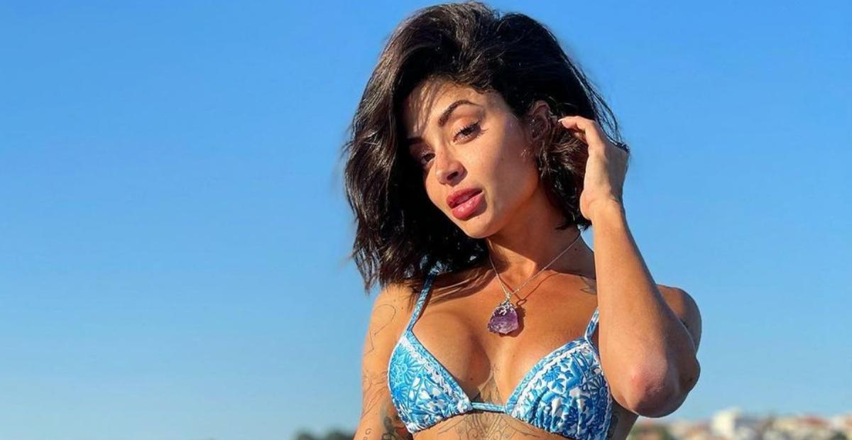 Aline Campos surge usando look de academia em sequência de fotos e recebe elogios: ”Fenômeno”