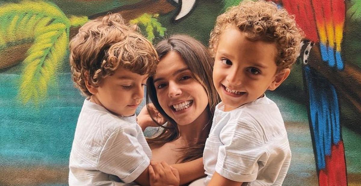 Giovanna Lancellotti compartilha cliques coladinha com os irmãos gêmeos: ”Amor em dose dupla”