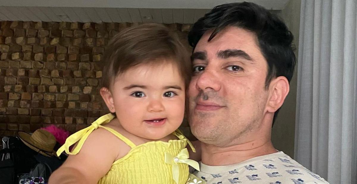 Marcelo Adnet publica foto inédita pela celebrar o primeiro ano da filha, Alice