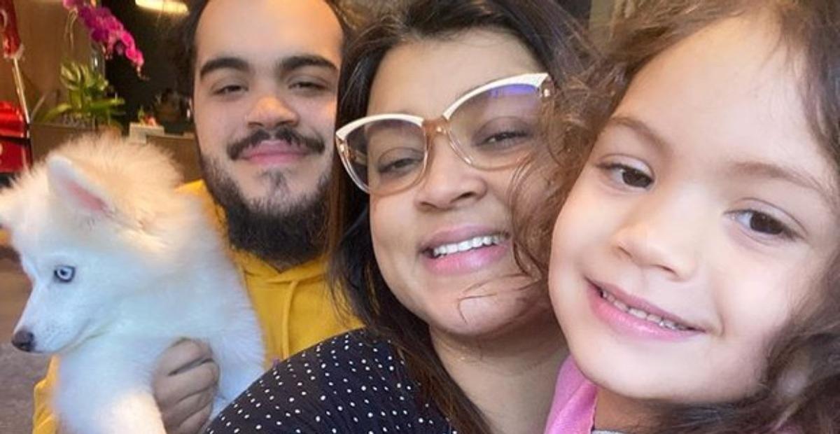Preta Gil se derrete ao mostrar o filho e a neta cantando juntos em show: ”São tudo pra mim!”