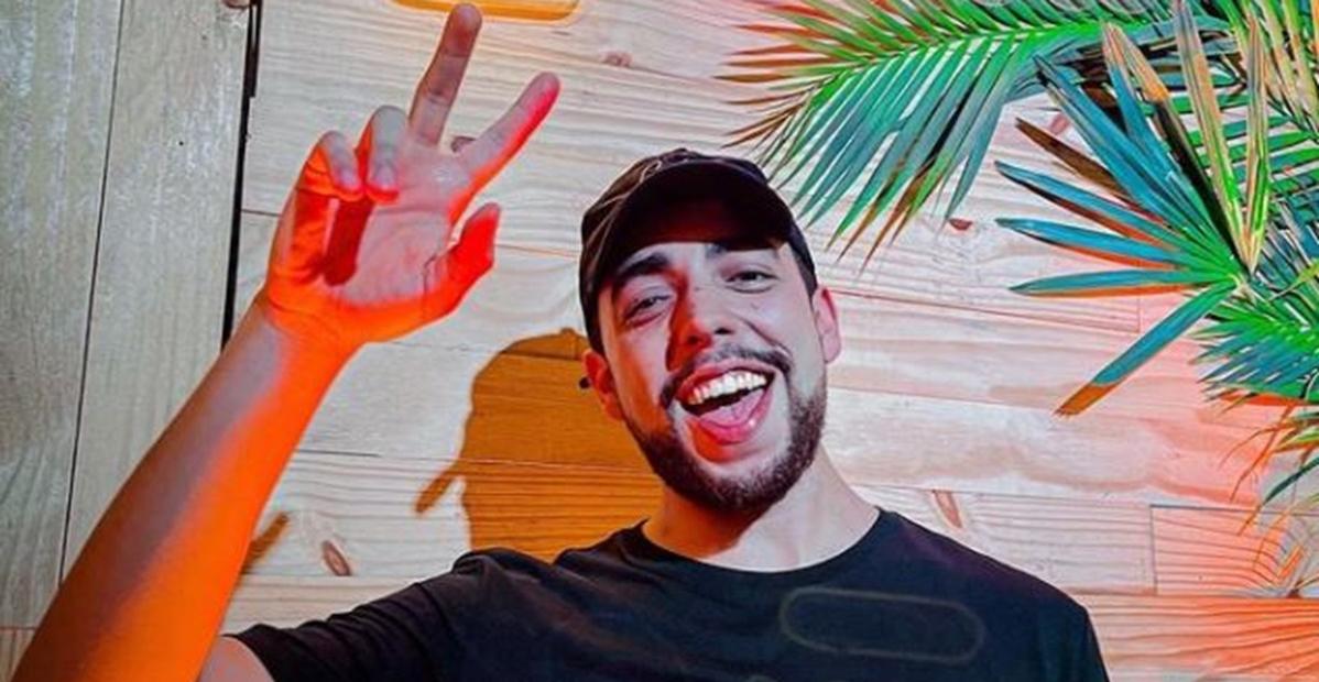 Na Farofa da GKay, Lucas Maciel troca beijos com Valesca Popozuda