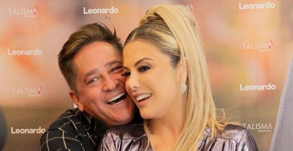 Poliana Rocha surge em clima de romance com Leonardo