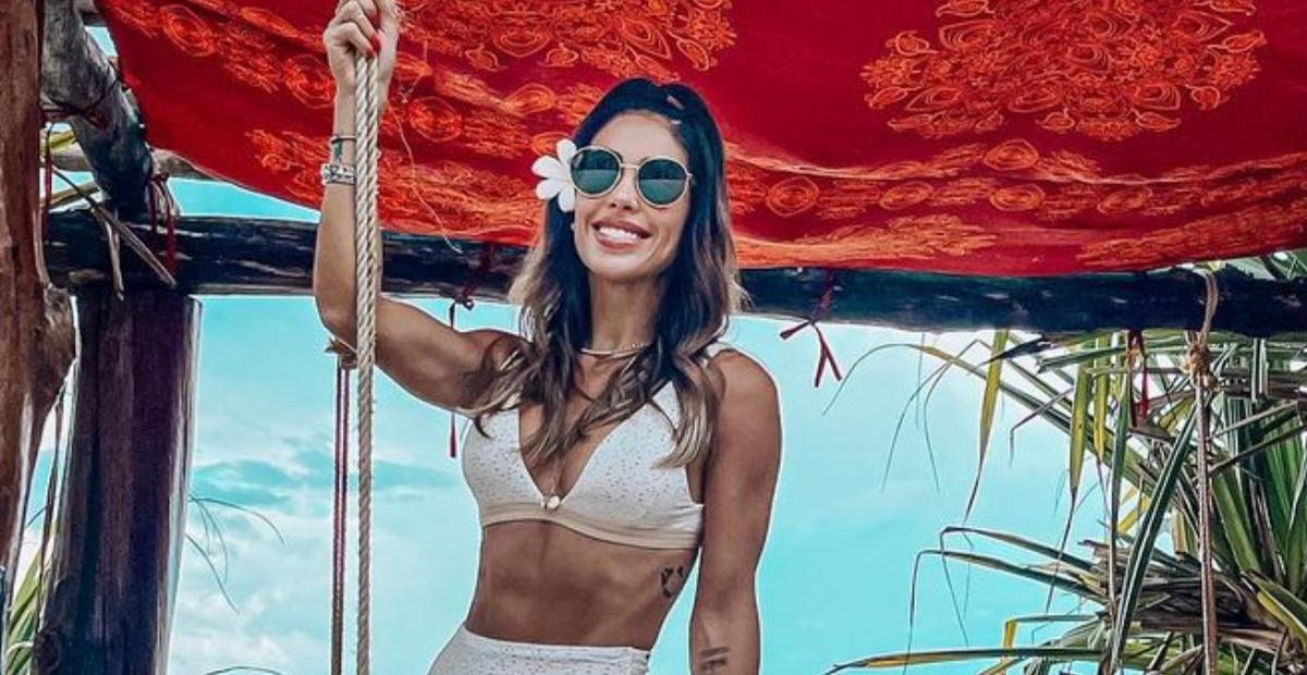 Após 21 horas, Bella Falconi embarca em Zanzibar: ”Sempre sonhei em conhecer”