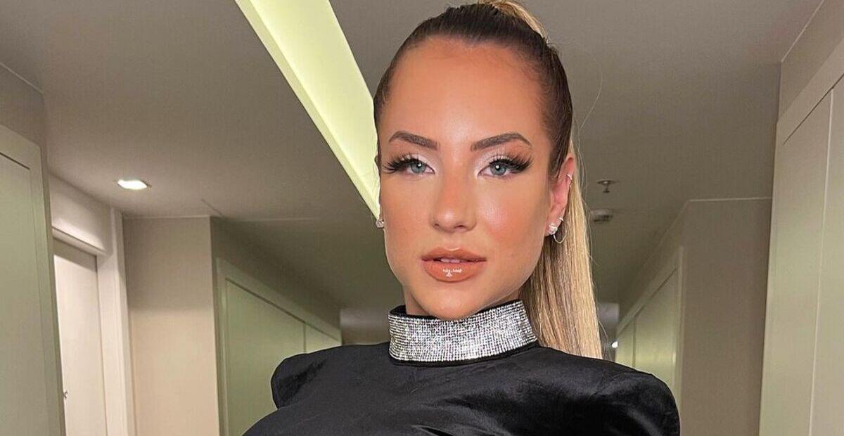 No Prêmio Multishow, Gabi Martins aposta em look sem calcinha e fala sobre pedido de noivado