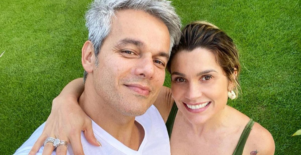 Otaviano Costa exibe clique romântico com Flávia Alessandra e detalhe inusitado chama atenção