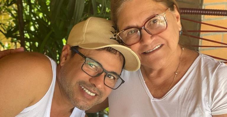 Zezé Di Camargo compartilha clique emocionante com a mãe, dona Helena