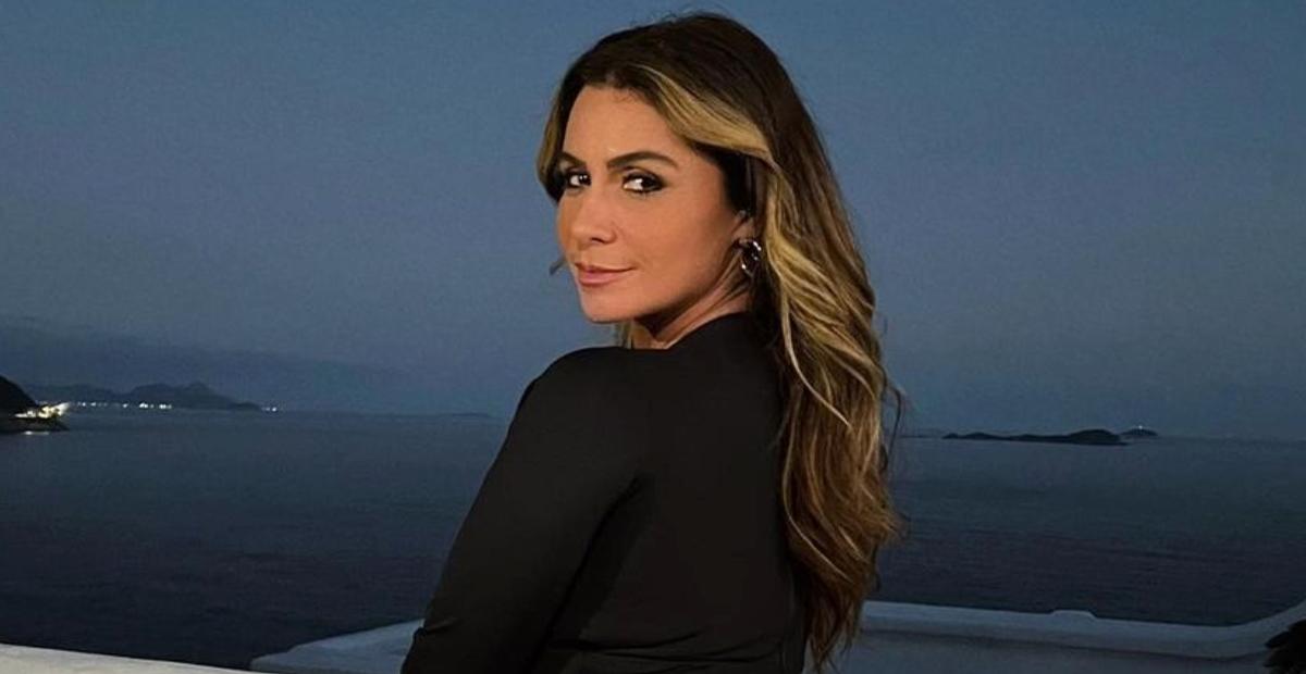 Giovanna Antonelli surge caracterizada em frente ao espelho: ”Maravilhosa”