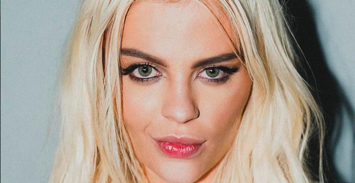 De shorts fio dental, Luisa Sonza surge arrasadora no Prêmio Multishow