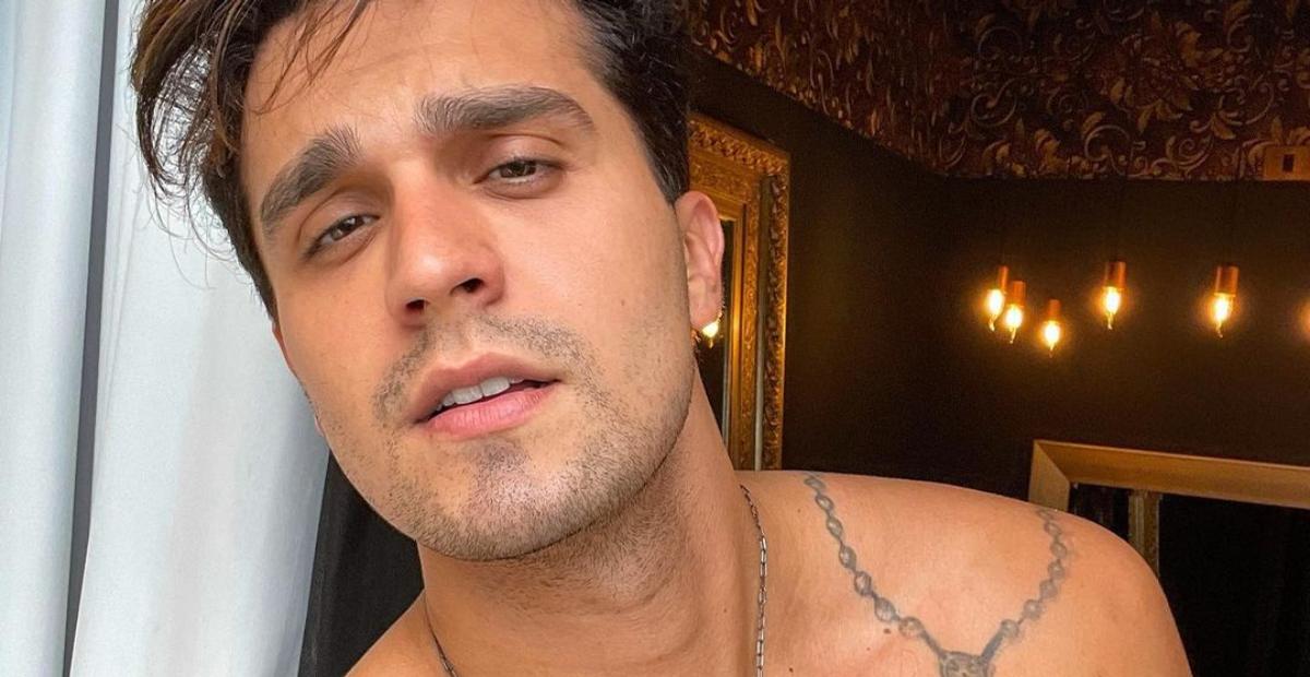 Na academia, Luan Santana ostenta braços musculosos e choca web: ”Cada dia mais gato”