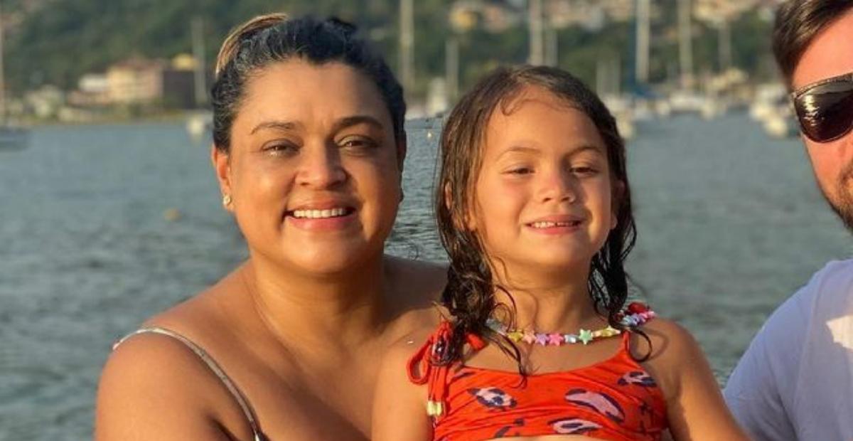 Preta Gil abre álbum de fotos da festa de aniversário da neta, Sol de Maria
