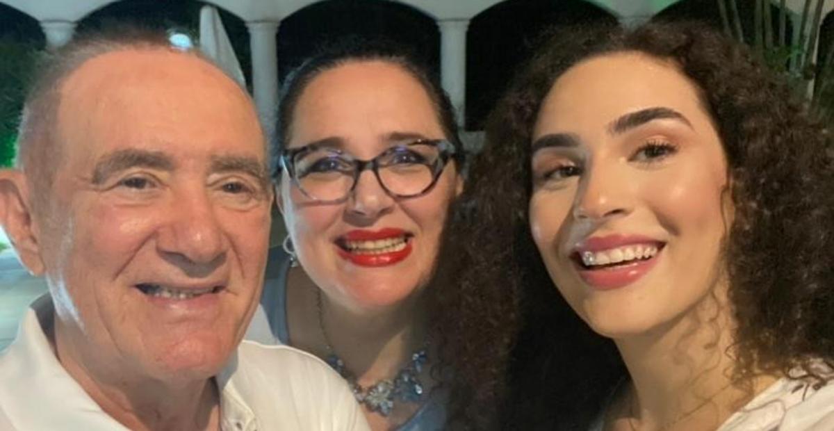 Renato Aragão relembra clique natalino ao lado da família: ”TBT cheio de amor!”