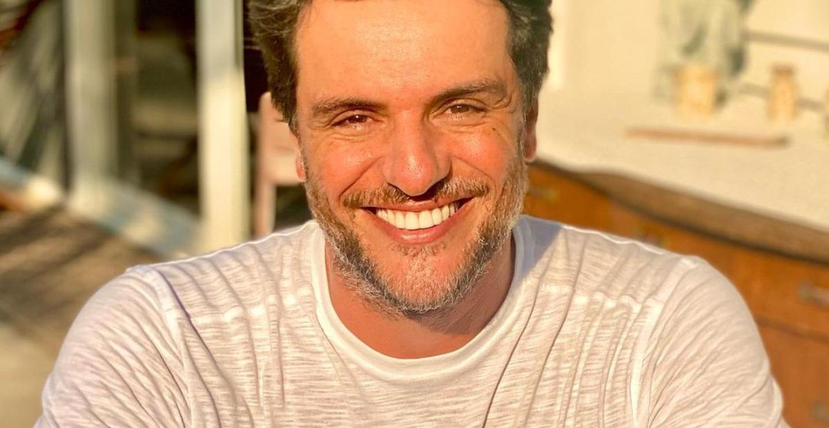 Rodrigo Lombardi resgate clique dos bastidores de nova minissérie, ‘Passaporte Para Liberdade’