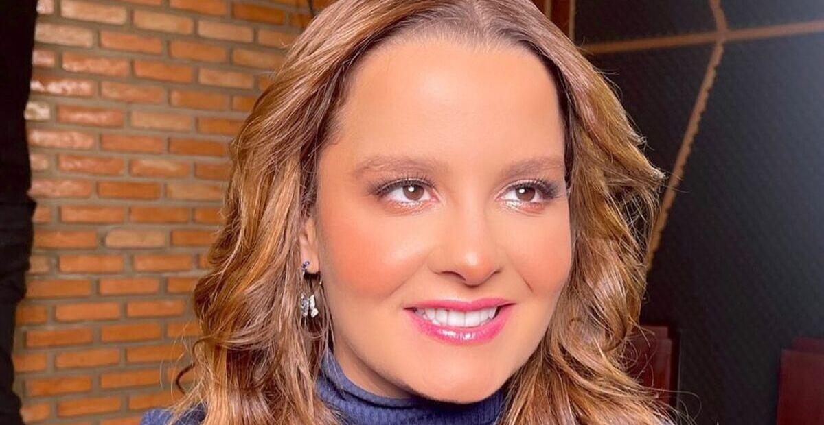 Sem sutiã, Maiara, surge arrasadora ao apostar em blazer vermelho