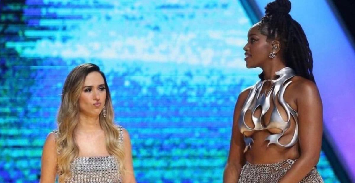 Tata Werneck agradece parceria com Iza durante o Prêmio Multishow