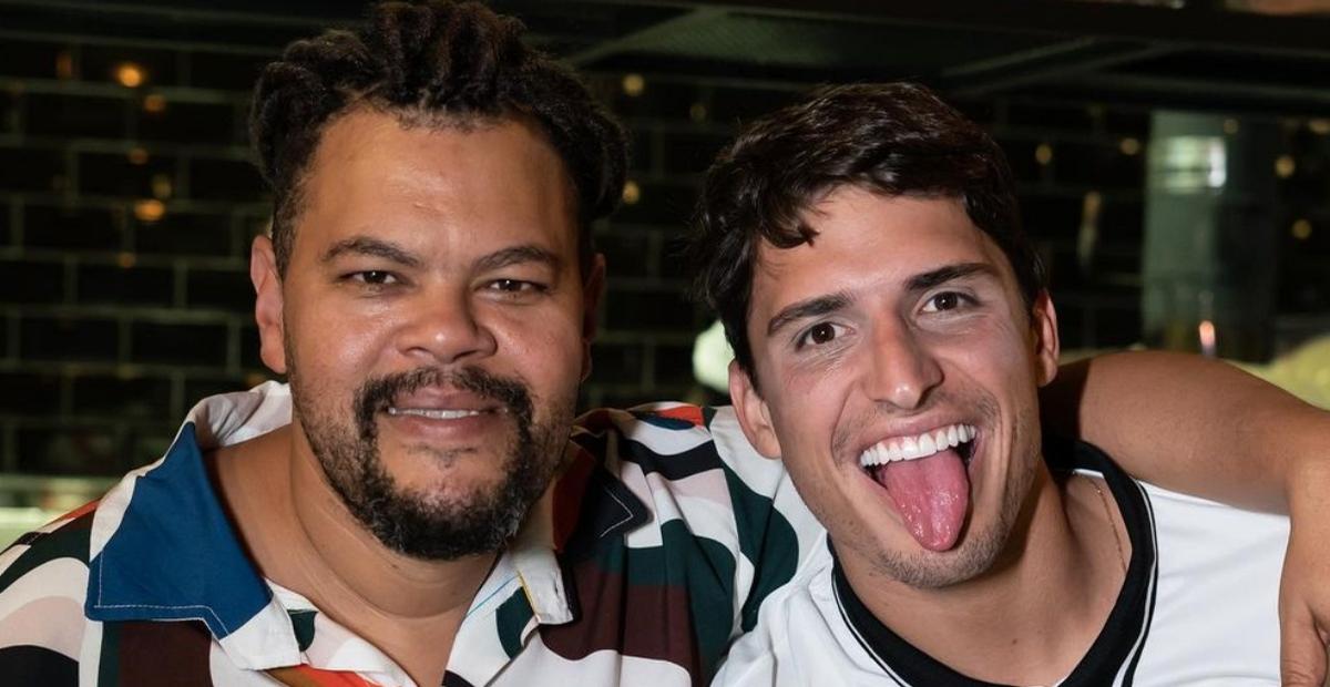 Ex-BBB Felipe Prior presta homenagem no aniversário de Babu Santana