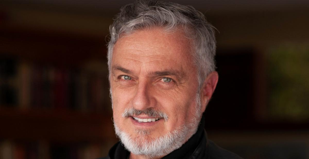 Werner Schünemann lança seu primeiro livro, ‘Alice Deve Estar Viva’