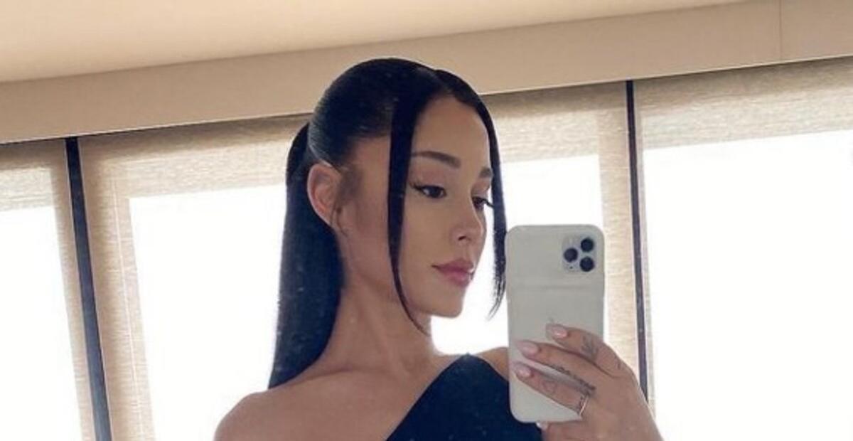 Ariana Grande compartilha look elegante que vai usar na final do The Voice: “Rainha”