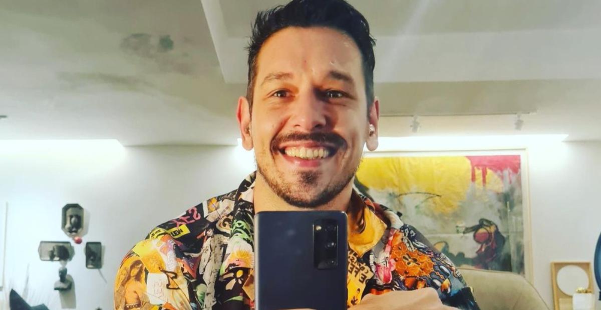 Na praia, João Vicente de Castro surge como salva-vidas e leva web à loucura: ”Fui ali me afogar”