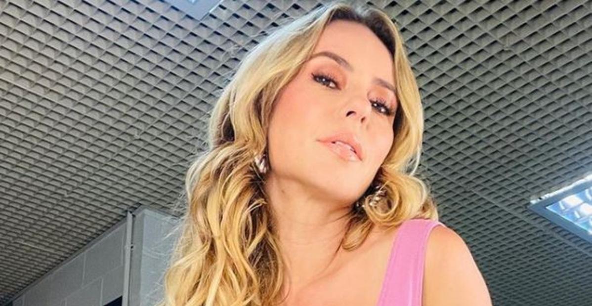 Paolla Oliveira rouba a cena com novas selfies na web: ”Sabe ser linda”