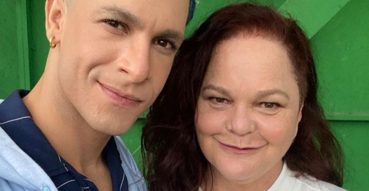 Família reunida! Rainer Cadete aparece com Duda Camero e bebê de ‘VS2’ nos bastidores