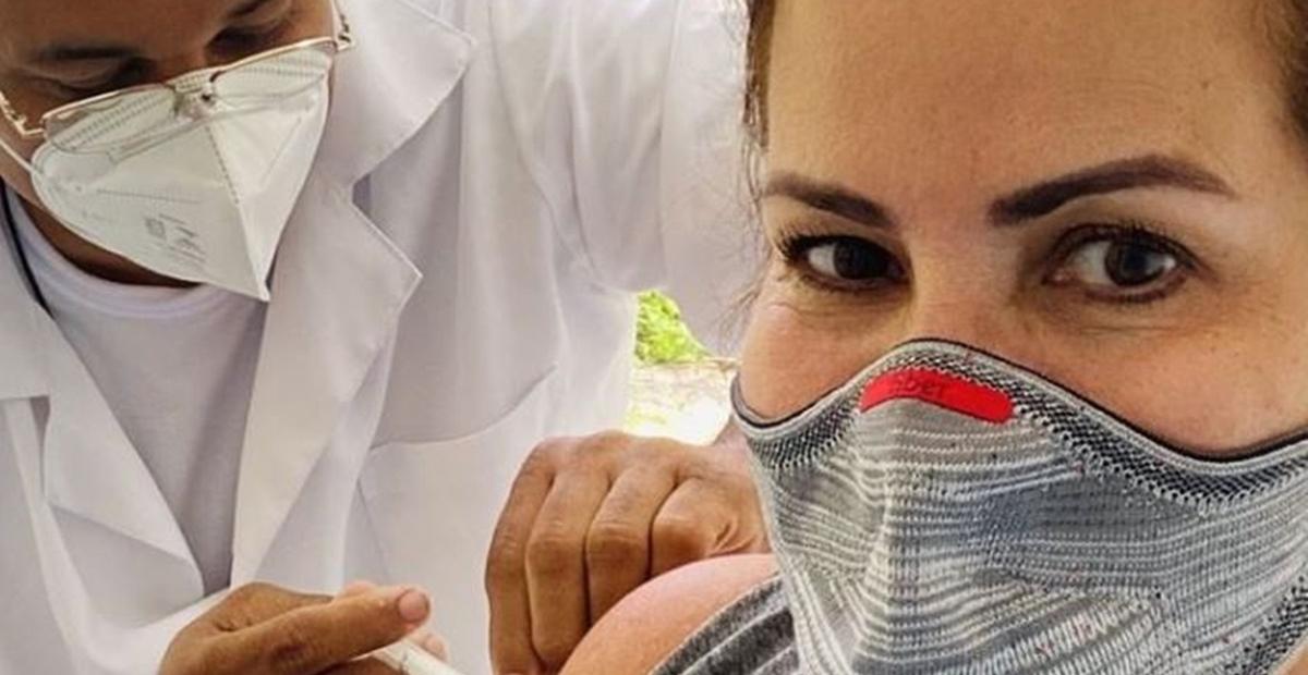 Renata Ceribelli faz reflexão após tomar a terceira dose da vacina contra covid-19