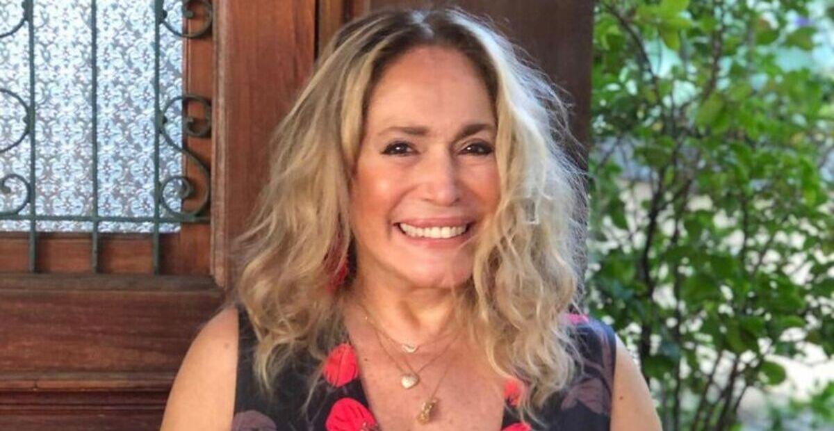 Susana Vieira aparece sorridente com seus cãezinhos: ”Dia lindo com meus filhotes”