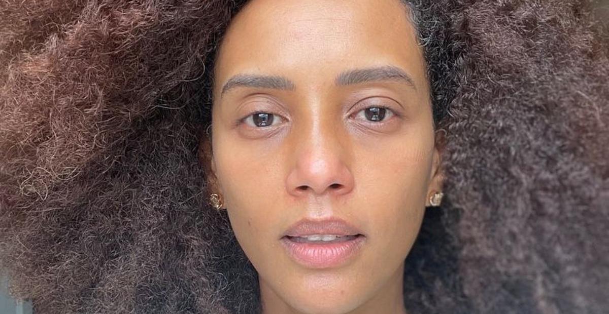 Aos 43 anos, Taís Araujo toma dose de reforço da vacina contra covid-19: ”Simbora, meu povo!”