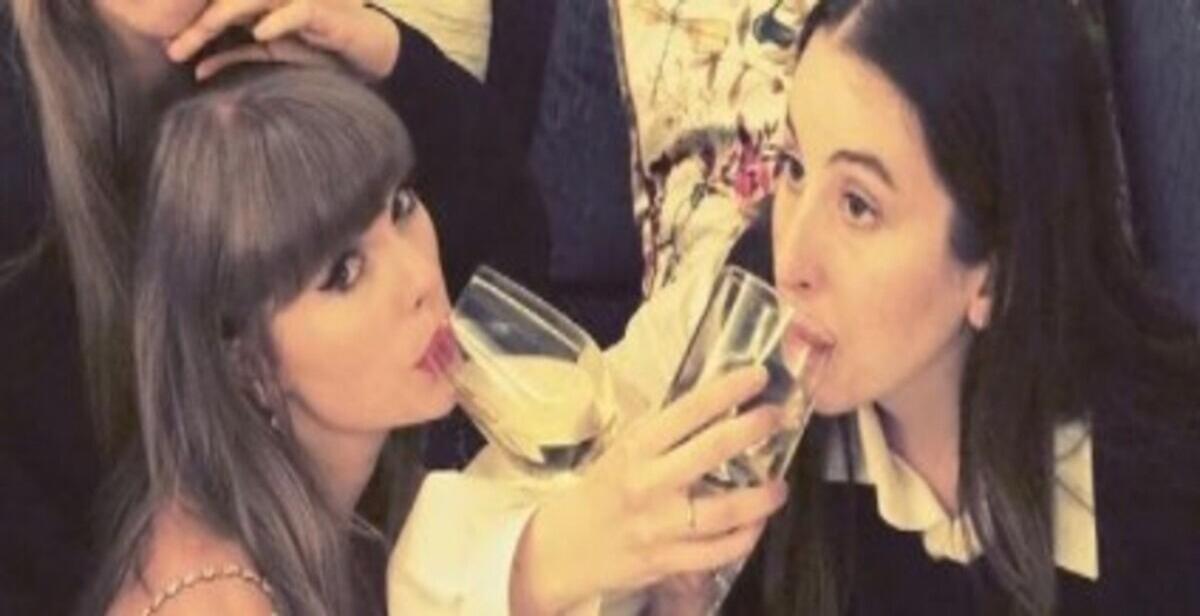Taylor Swift posta fotos comemorando seu aniversário de 32 anos