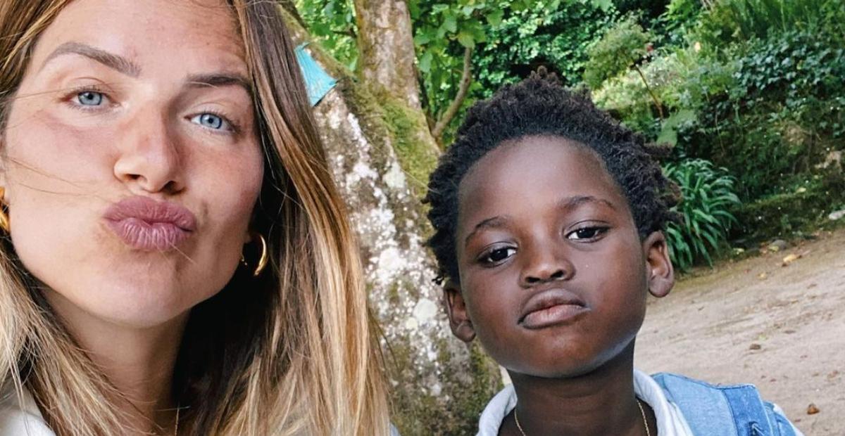 Gio Ewbank flagra Bless fazendo dancinha: ”Quando ele fica sabendo que vai ter comida japonesa”