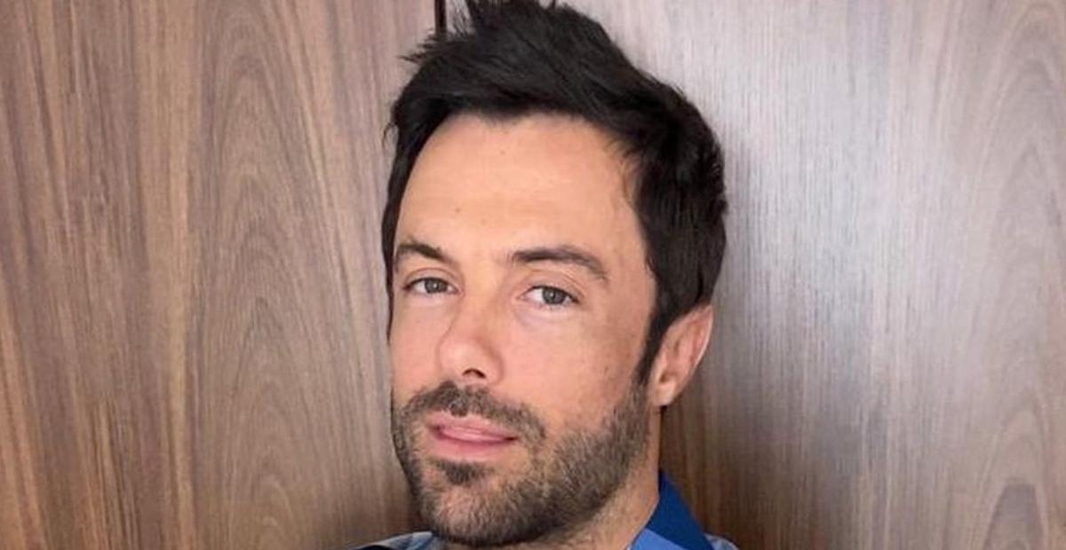 Kayky Brito encanta ao postar foto com a namorada e o filho recém-nascido