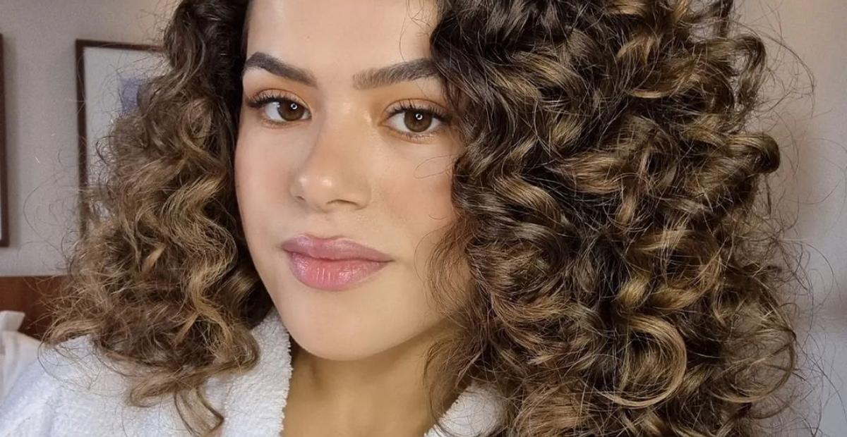 Maisa Silva apresenta nova integrante da família, a cachorrinha Olívia, e encanta internautas
