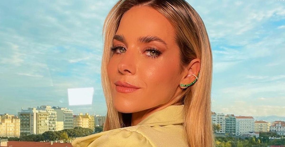 Monique Alfradique dá up do visual e arranca suspiros com cabelo loiríssimo: ”Um espetáculo”