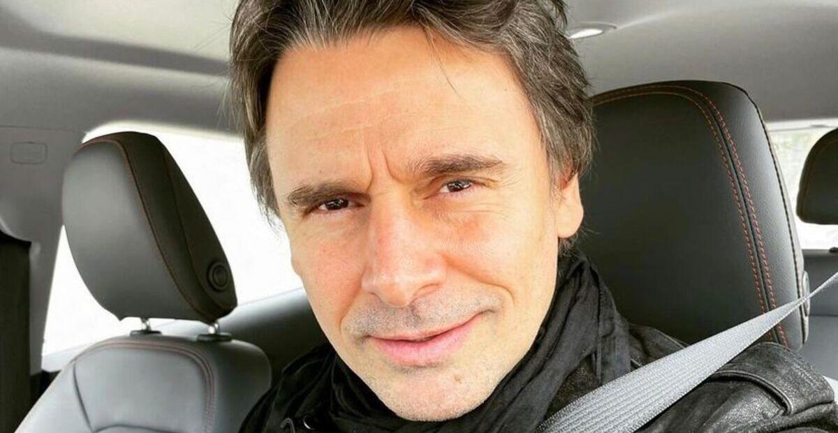 Em Brasília, Murilo Rosa posa sorridente ao lado da atriz Maria Paula: ”Parceira maravilhosa!”