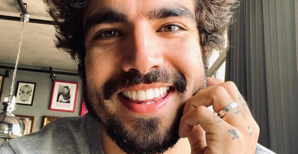 Sem camisa, Caio Castro esbanja boa forma durante treino de boxe e leva web à loucura